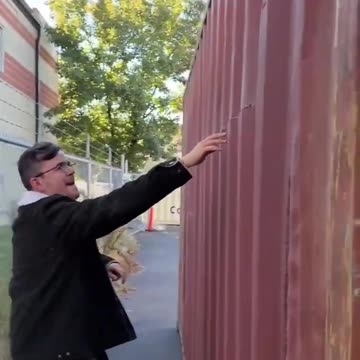 This is How a Used Shipping Container Looks Like! 🚛🔄 | USA Containers