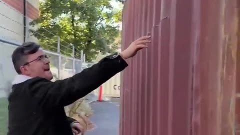 This is How a Used Shipping Container Looks Like! 🚛🔄 | USA Containers