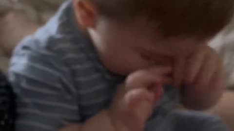 Bedtime or Party Time? This Baby Had Other Plans! 😂👶