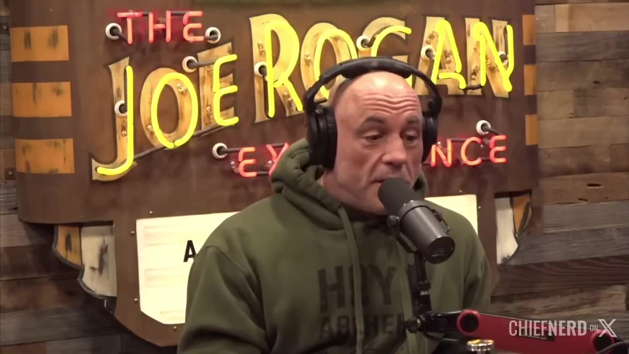 Joe Rogan and Aaron Rodgers on Why They Still Bring it Up the Vax