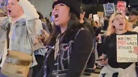 “From Palestine to Mexico, the border walls have got to go”. Send these stupid women to ...