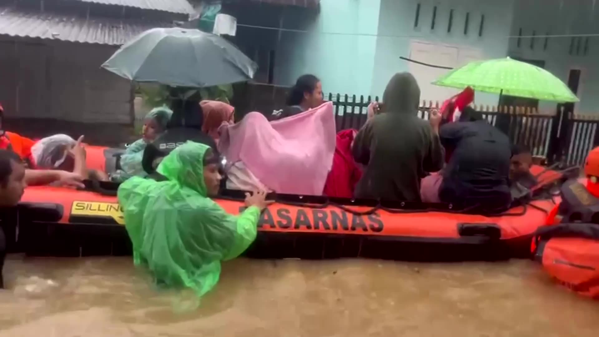 Eight killed and thousands displaced in Indonesia floods