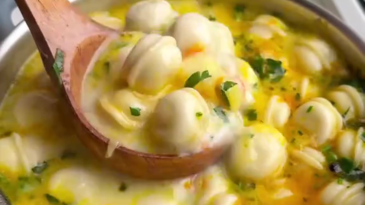 Cheese soup with dumplings