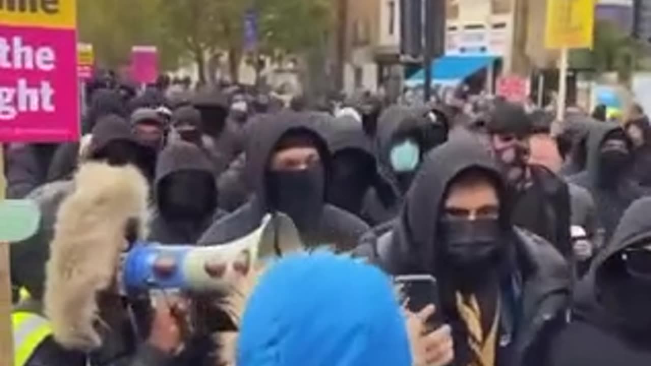 Lefturd Brit: “We’re on the same side, bruv.” Muslim: “No, we’re not.”