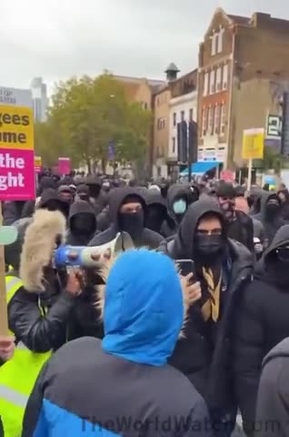 Lefturd Brit: “We’re on the same side, bruv.” Muslim: “No, we’re not.”