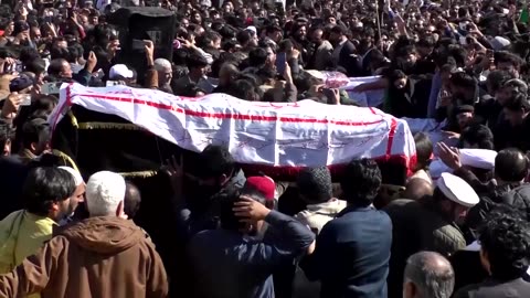 Thousands of people mourn Islamabad Shi'ite mosque bombing victims