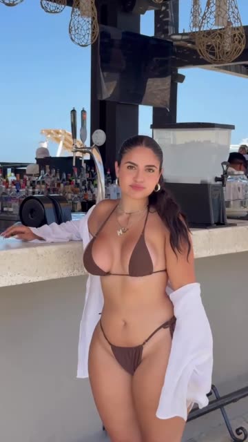 Only a few more months until its summer :)) I’m so happy . . . . . #gym #gymgirl #hourglass