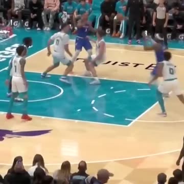 Wendell Carter Jr. Posterizes TWO Defenders‼️ Monster Dunk Shocks the Crowd | NBA 2025 Highlights