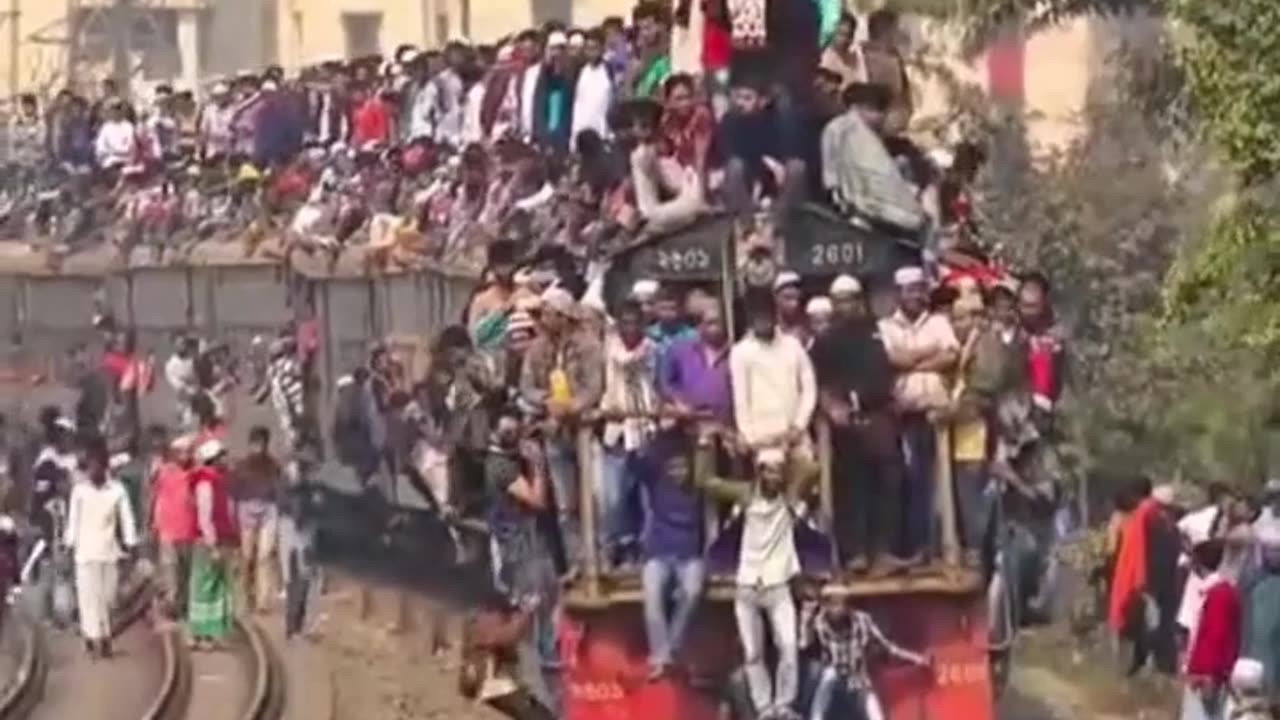 🚂🤯 How Does This Train Even Work?! | FunFM