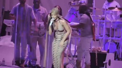 Rihanna _ DVD The ANTI World Tour Live (HD) _ (Made In America Audio Version)
