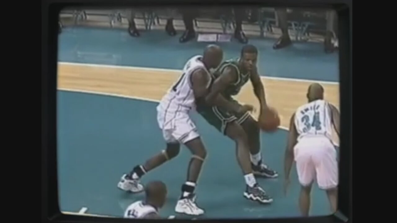 Antoine Walker 20 Points 7 Ast @ Hornets, 1996-97.
