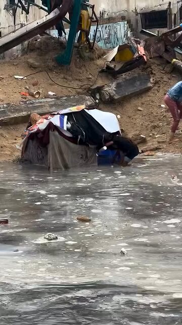 🚨 Gaza's tent camps are drowning