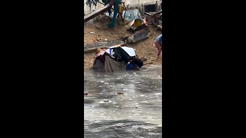 🚨 Gaza's tent camps are drowning