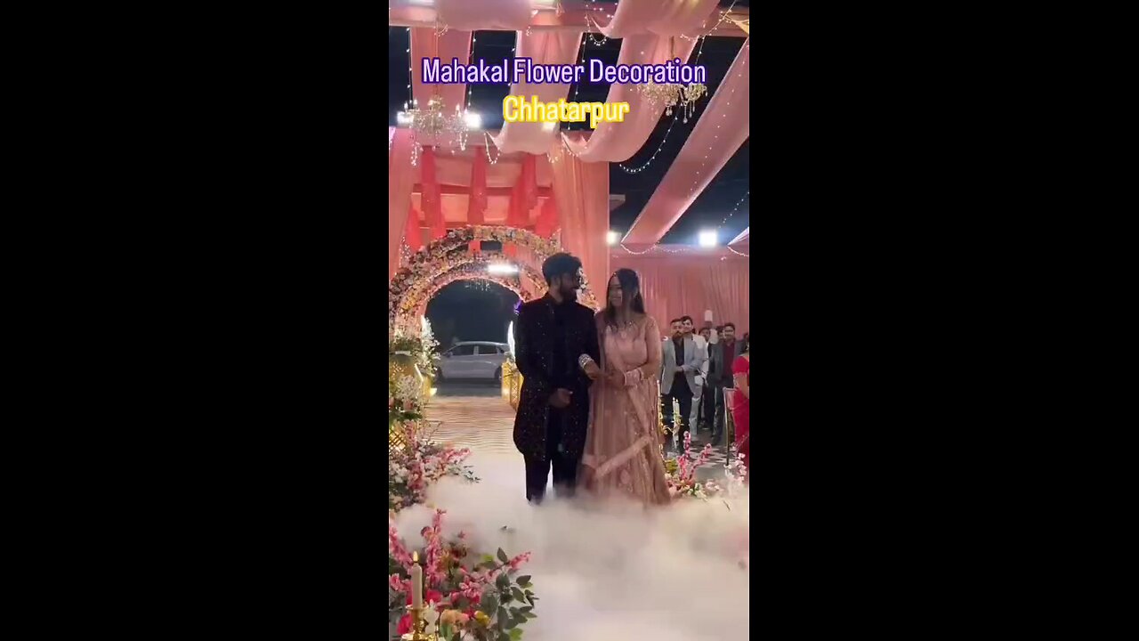 🌫️🌸 “एंट्री जो दिल जीत ले — धुएँ और फूलों की महक के साथ!”