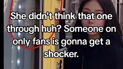 “When Your Selfie Doesn’t Match Your Reflection 😳😂”