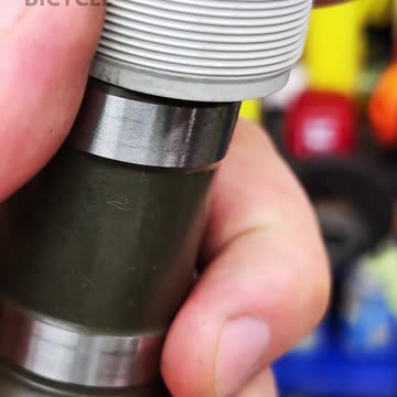 Selecting and installing a bottom bracket on a bicycle