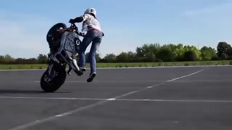 Girl Amazing & Dangerous Bike stunt