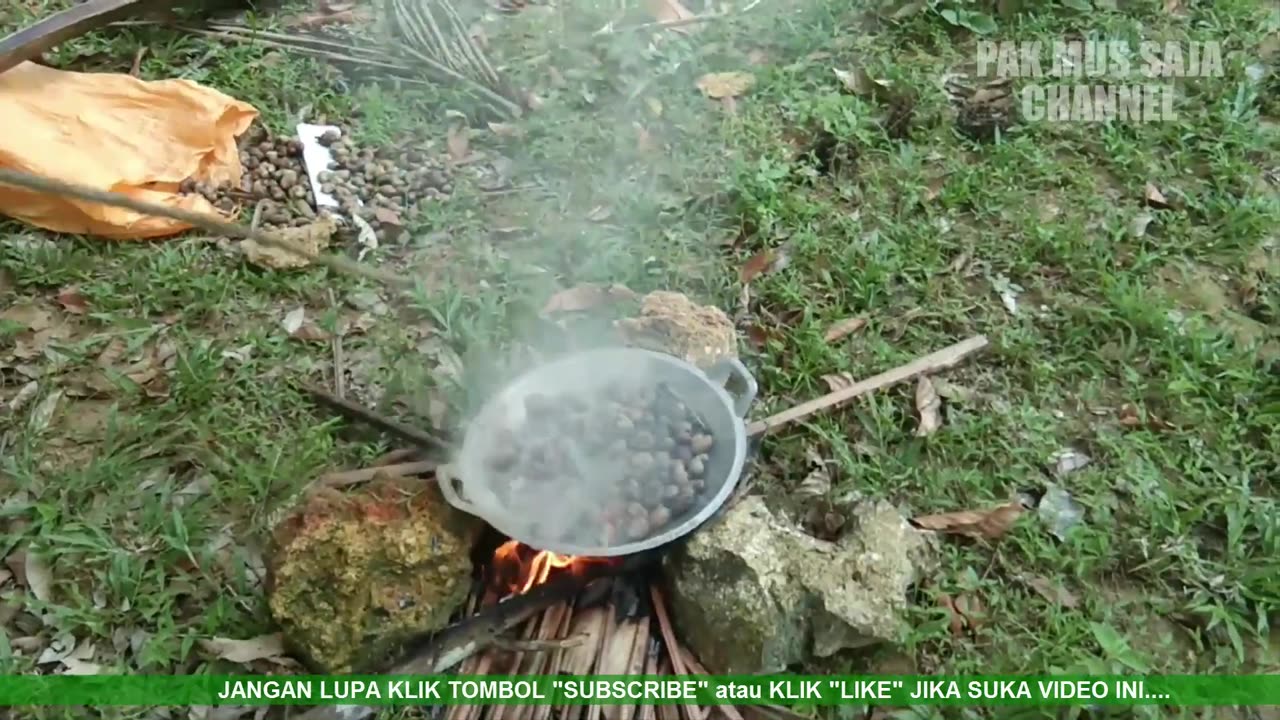 This is the process of naturally roasting cashews in a frying pan