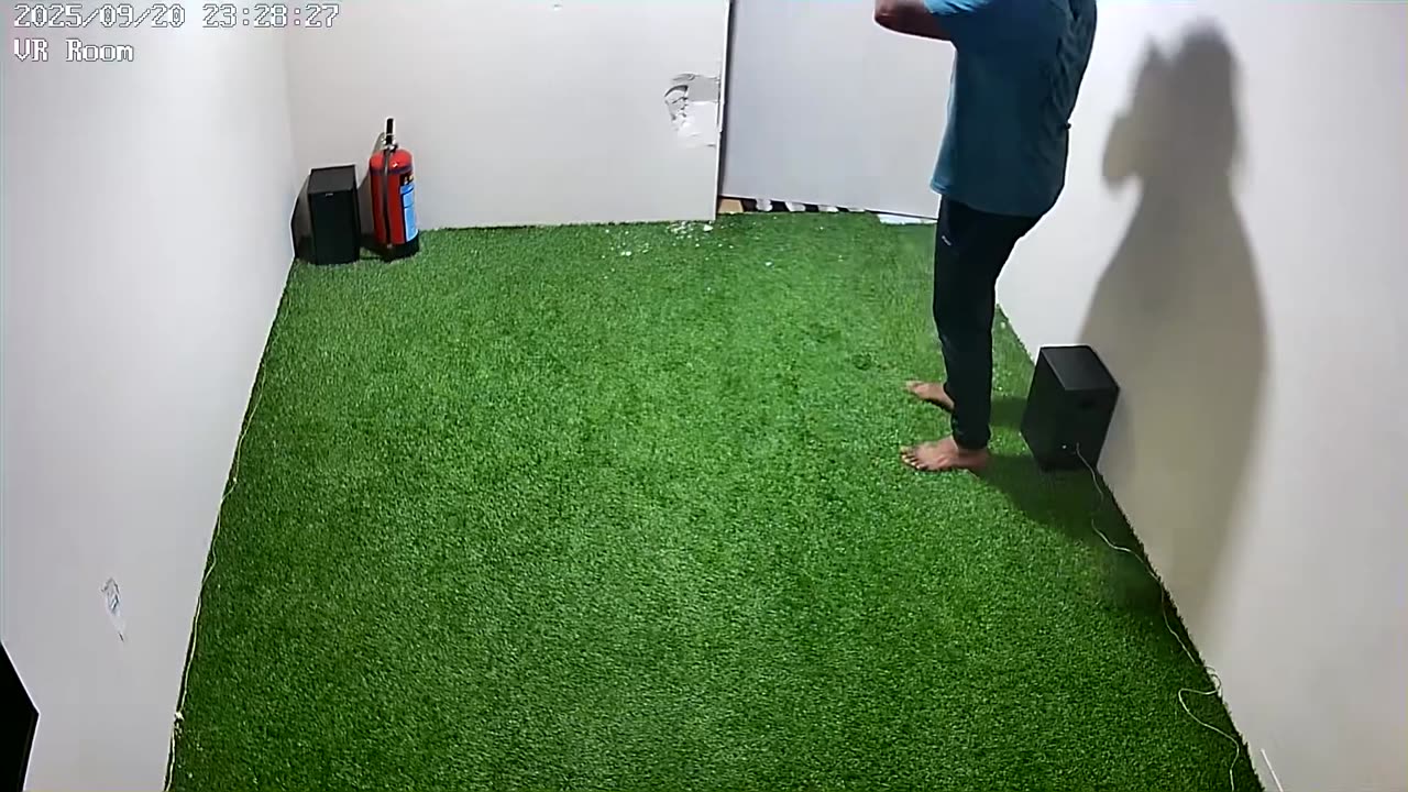 VR Gamer Smashes Wall