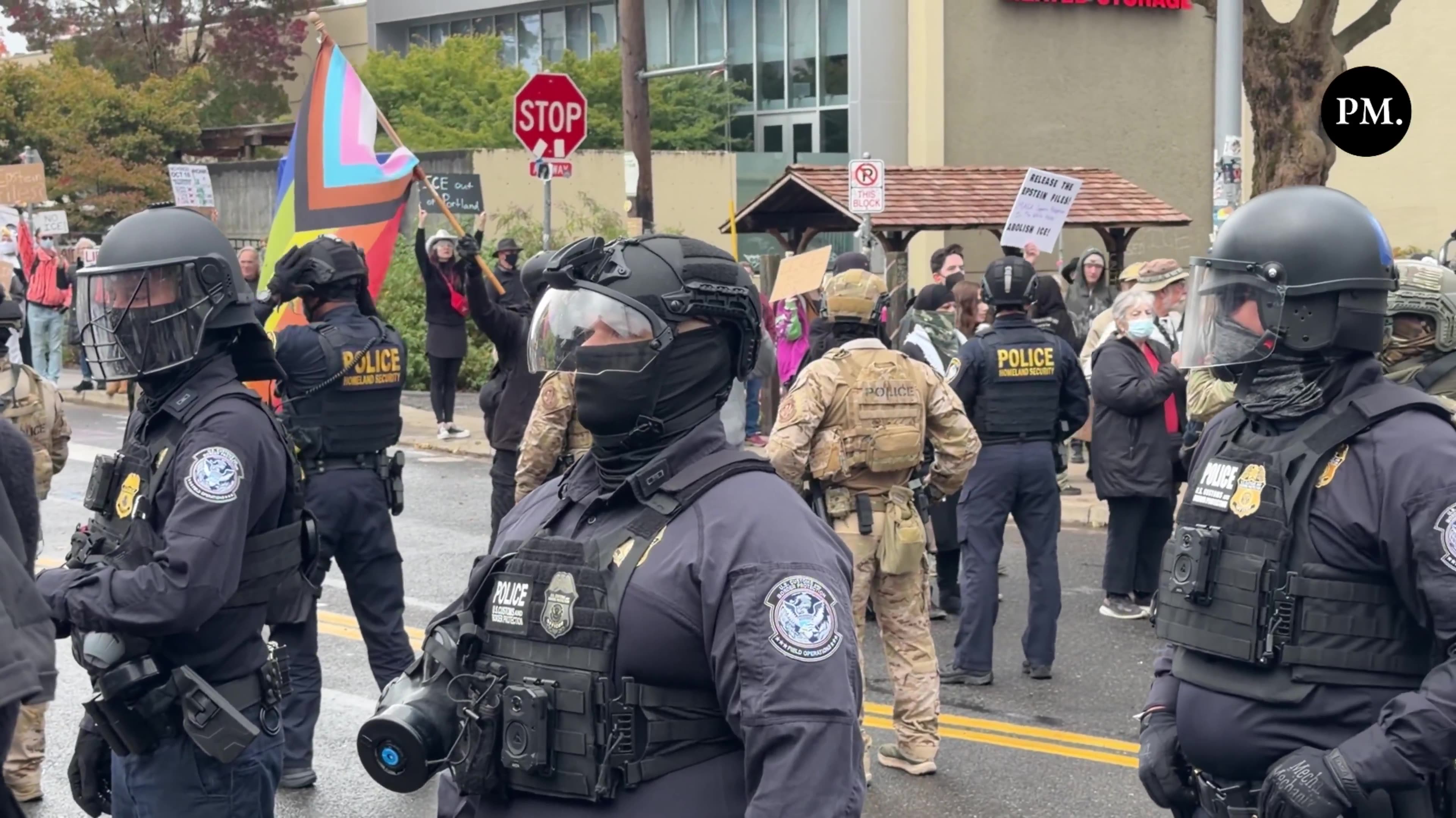 Heavy federal police presence outside the ICE facility in Portland as Antifa and leftist agitators