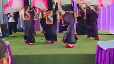 Xoe dance performance