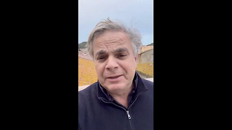 La Paysannerie Française, Une Lumière Au Milieu De Nulle Part Sous Un Pont De L'A64