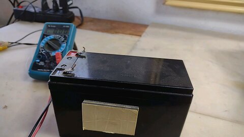 Carregando bateria de nobreak