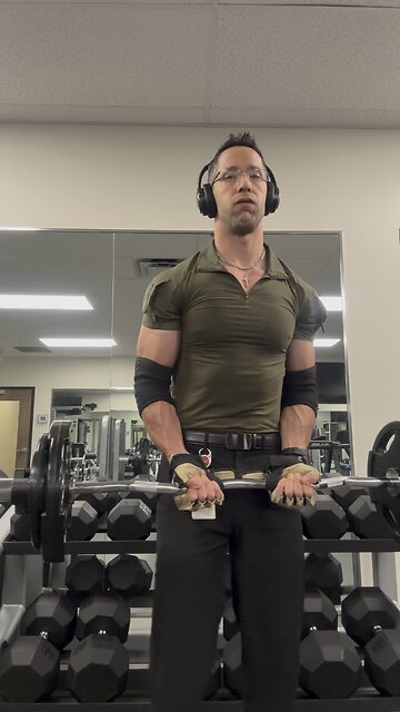 EZ Curl Bar Bicep Curls