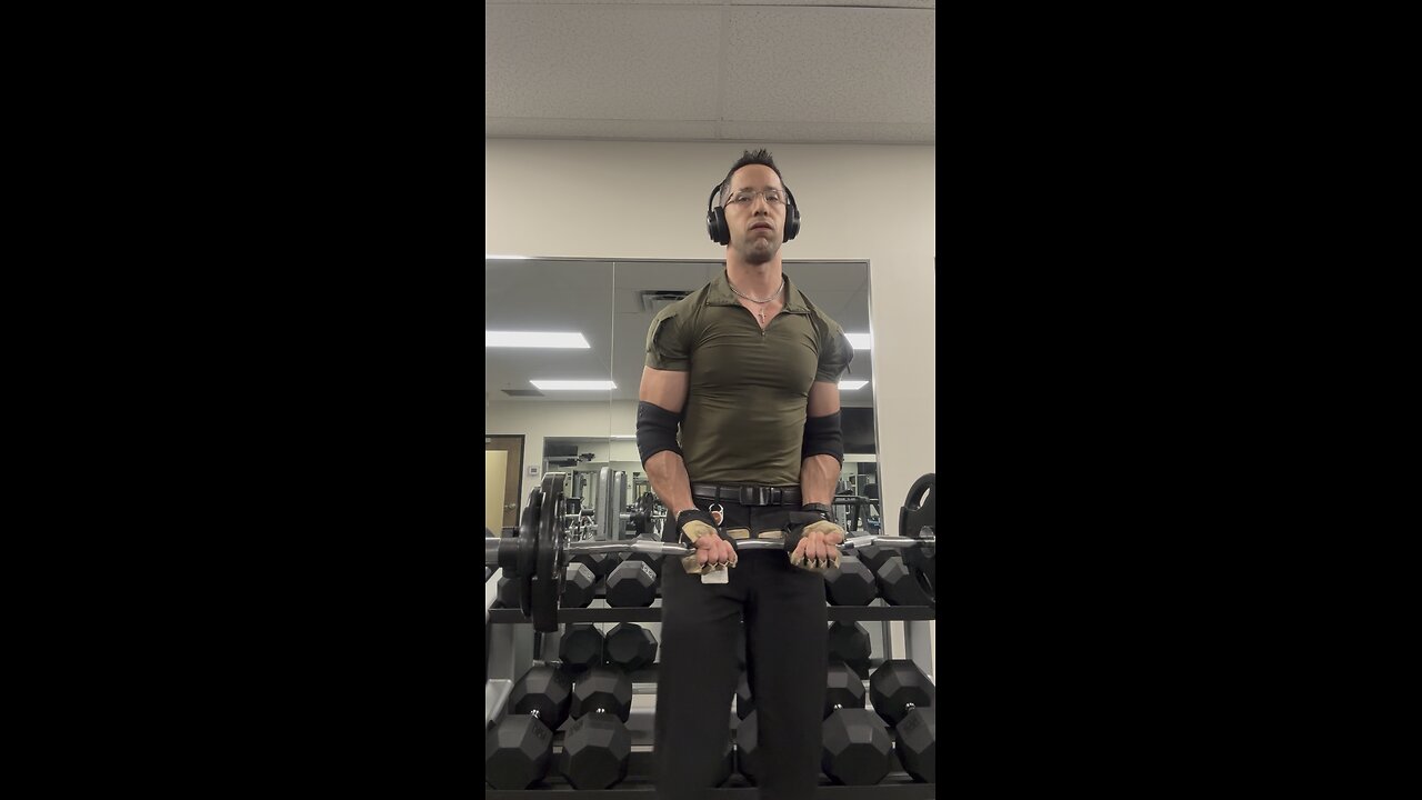 EZ Curl Bar Bicep Curls