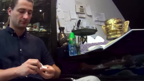In the documentary "Among Thieves," archaeologist Gino Caspari pretends to be a Art purchaser