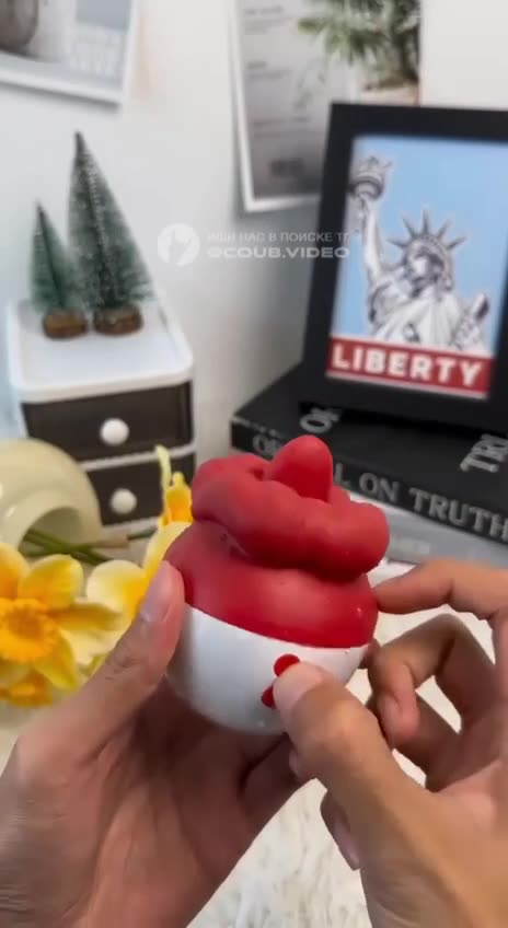 What to give a friend for her birthday? 😬