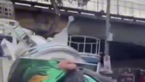 Caída de estatua de Lula en Carnaval desata celebraciones y críticas al gobierno