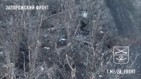 Extended close-range battle between Ukrainian soldiers and Russian soldiers