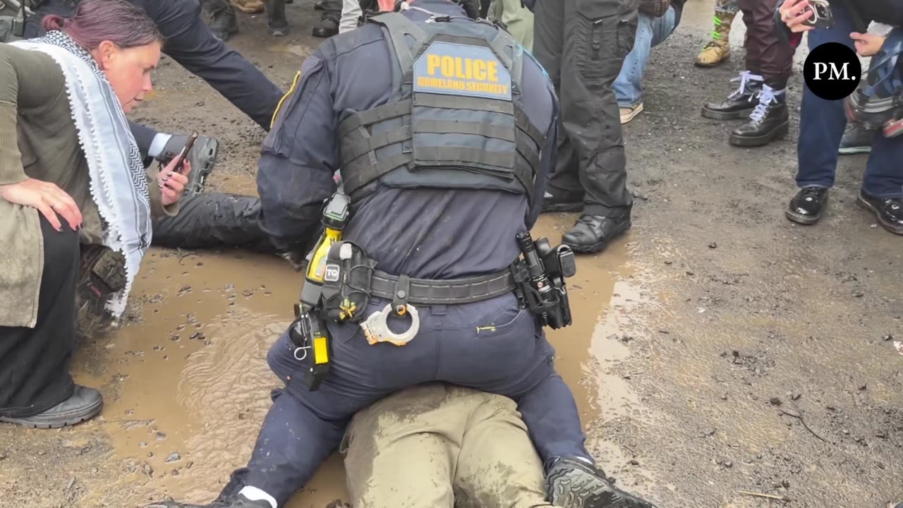 Federal police officers tackle agitators into the mud, as suspects resist arrest
