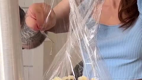 Save the icing, save the day - clever cake protection trick! 🎂