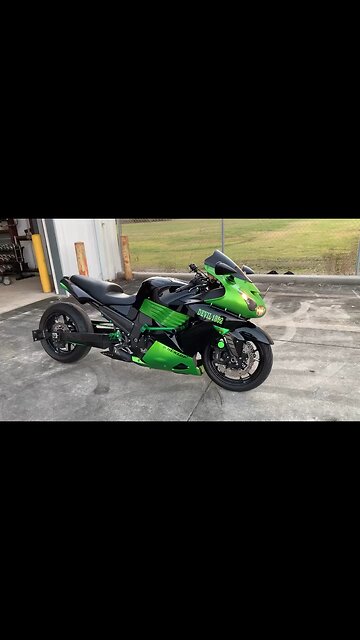 211201 Dat Devil walk around