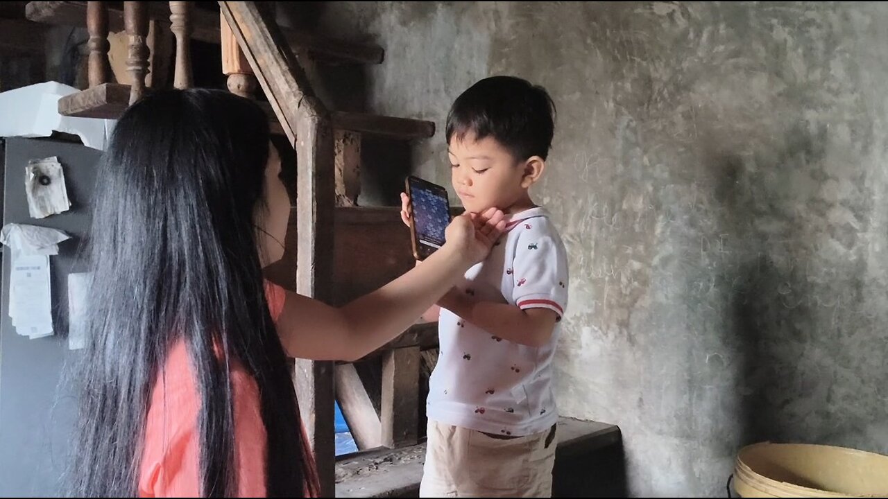 Grey Finds Mama and Papa