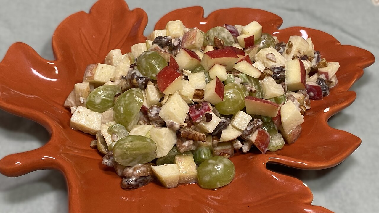 Century-old Waldorf ๐๐Salad is Perfect for Weekday Lunches & Holiday Dinners