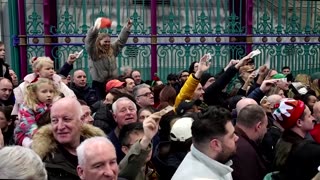 Londoners flock to festive Christmas meat auction