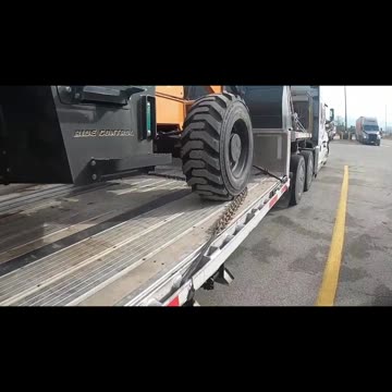 A COUPLE HOES #ourtruckinglife #truckdrivers #reallifetruckers #truckdriver #atruckerslife #trucker