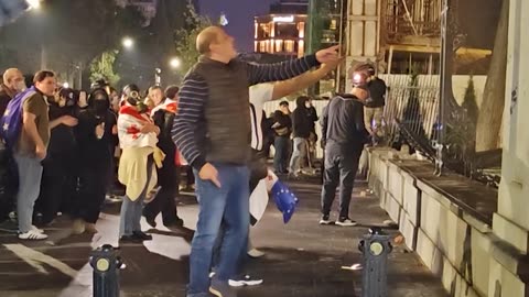 🇬🇪🚨 Protestas masivas y represión policial tras elecciones locales en Georgia