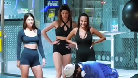 Anatoly Confuses The Girls.😲💥 #anatoly #anatolyprank #fyp #gymprank #gym #frank #foryou #explore