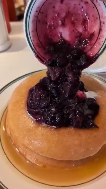 I Tried NYC’s Most VIRAL Foods in 1 Day! Pizza • Birria • Honey Butter Pancakes • Crab Feast 🦀🔥”