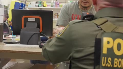 The people of Chicago love Chief Border Patrol agent Gregory Bovino 🤝