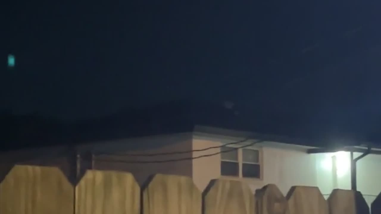 👽🔦 Strange Lights Appear Then Disappear! | TheTruthAbove