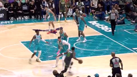 NBA - Ant gets around the defense and hits the falling reverse 😮‍💨