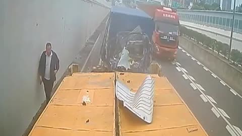 This is why you should stay off your phone while driving.