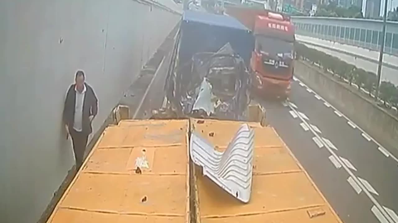 This is why you should stay off your phone while driving.