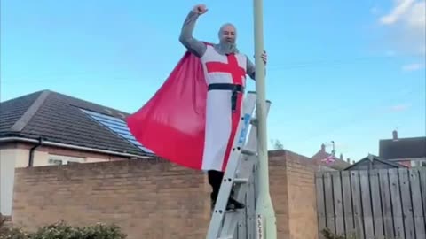 Crusader spotted putting up a St George's Cross in South Shields! 🏴󠁧󠁢󠁥󠁮󠁧󠁿