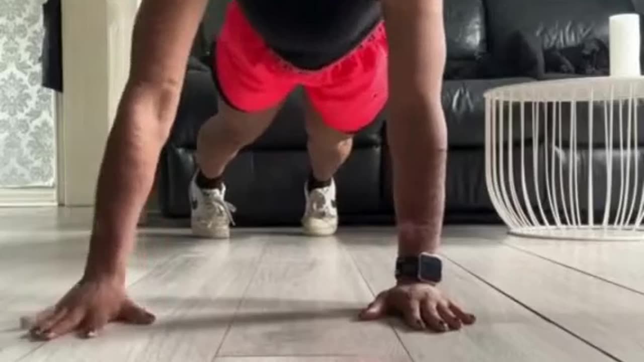 When planking reaches the next level🔥This lady is crushing it with one hand planks and leg juggling💪